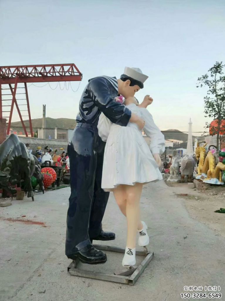 情侣雕塑厂家，现代人物小品，广场街头雕塑小品