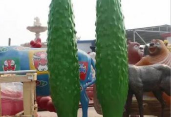 黄瓜雕塑厂家，仿真果蔬摆件，广场玻璃钢黄瓜雕塑小品