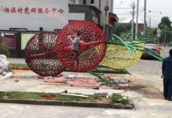 杨梅雕塑厂家，抽象水果雕塑，大型镂空杨梅雕塑厂家