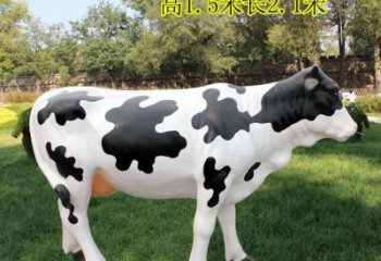 奶牛雕塑厂家，仿真动物摆件，园林玻璃钢奶牛雕塑小品