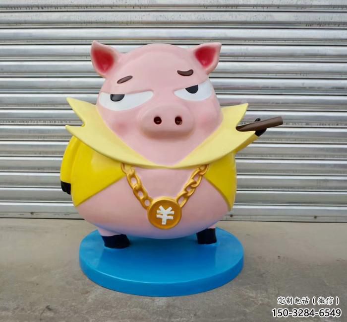 猪卡通雕塑厂家，影视剧卡通摆件，彩绘卡通猪雕塑小品
