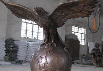 老鹰雕塑厂家，仿铜色动物摆件，商场玻璃钢老鹰雕塑