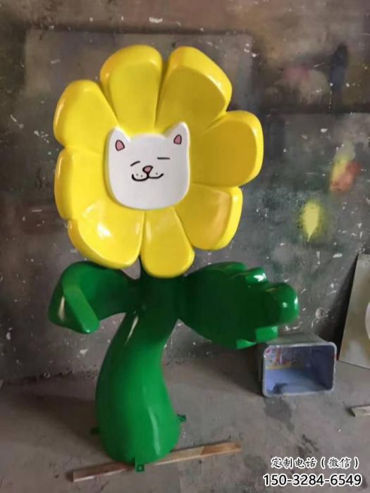 抽象花脸雕塑