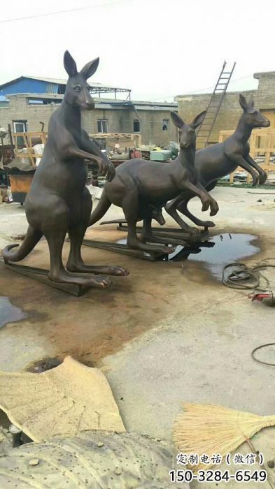 古铜色袋鼠雕塑 大型城市雕塑 商业街摆件 古铜色袋鼠雕塑 大型城市雕塑 商业街摆件