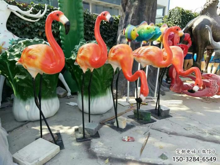 城市火烈鸟雕塑 风景区彩绘雕塑 抽象摆件 城市火烈鸟雕塑 风景区彩绘雕塑 抽象摆件