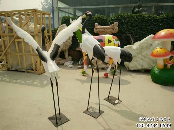 彩绘仙鹤雕塑 仿真动物雕塑 步行街摆件 彩绘仙鹤雕塑 仿真动物雕塑 步行街摆件