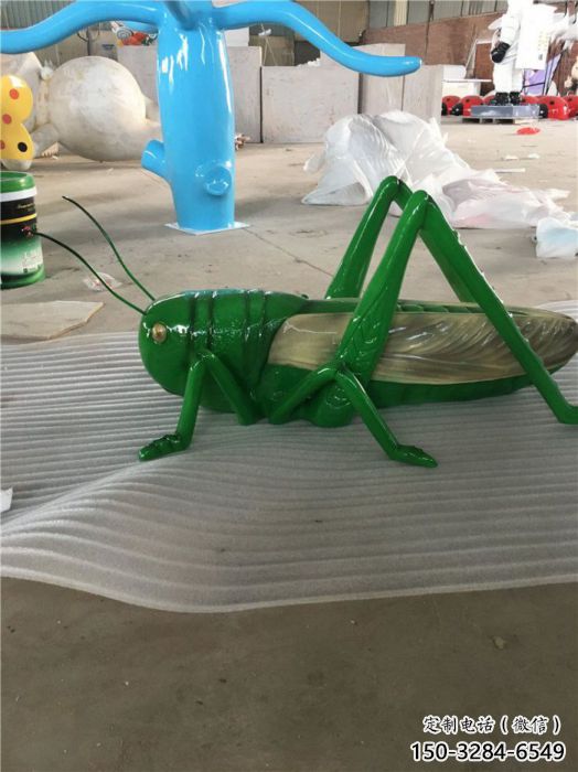 抽象蝈蝈雕塑 店门口彩绘雕塑 步行街摆件 抽象蝈蝈雕塑 店门口彩绘雕塑 步行街摆件