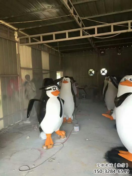 抽象企鹅雕塑 店门口彩绘雕塑 步行街摆件 抽象企鹅雕塑 店门口彩绘雕塑 步行街摆件