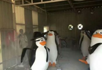 抽象企鹅雕塑 店门口彩绘雕塑 步行街摆件