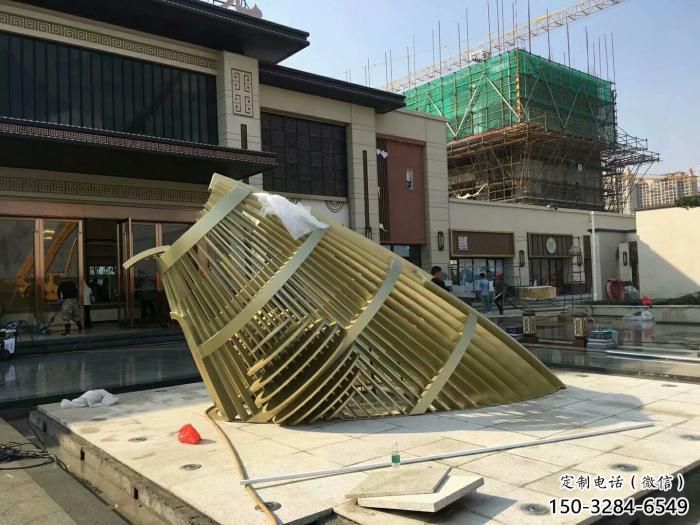 城市鱼尾雕塑 风景区彩绘雕塑 抽象摆件 城市鱼尾雕塑 风景区彩绘雕塑 抽象摆件