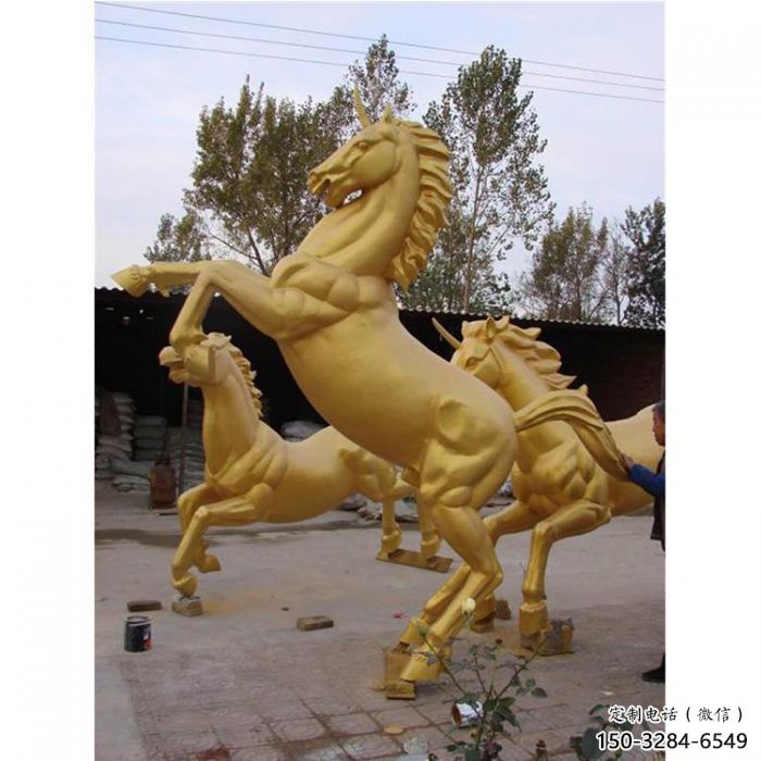 商场马踏球雕塑 仿真雕塑 店门口小品 商场马踏球雕塑 仿真雕塑 店门口小品