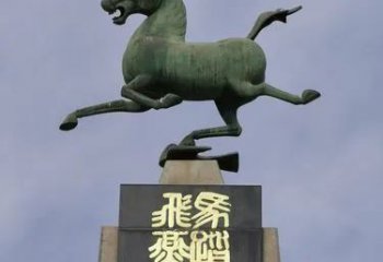 创意马踏飞燕雕塑 步行街店门口雕塑 动物小品