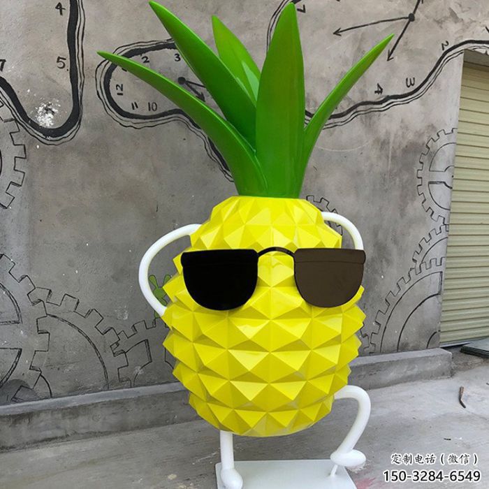创意菠萝雕塑 步行街店门口雕塑 果蔬小品 创意菠萝雕塑 步行街店门口雕塑 果蔬小品