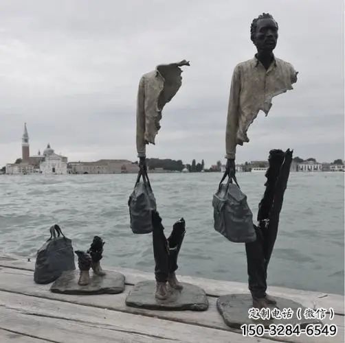 镂空旅行者雕塑 广场空心人雕塑 门口小品