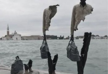 镂空旅行者雕塑 广场空心人雕塑 门口小品