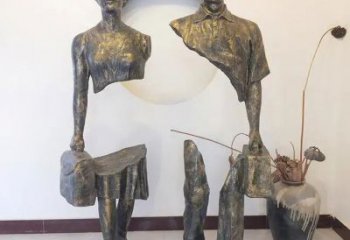 售楼处旅行者雕塑 商业街雕塑 空心人摆件