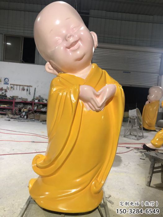 烤漆小和尚雕塑实景图 铸铜儿童雕塑 室内肖像雕塑 烤漆小和尚雕塑实景图 铸铜儿童雕塑 室内肖像雕塑