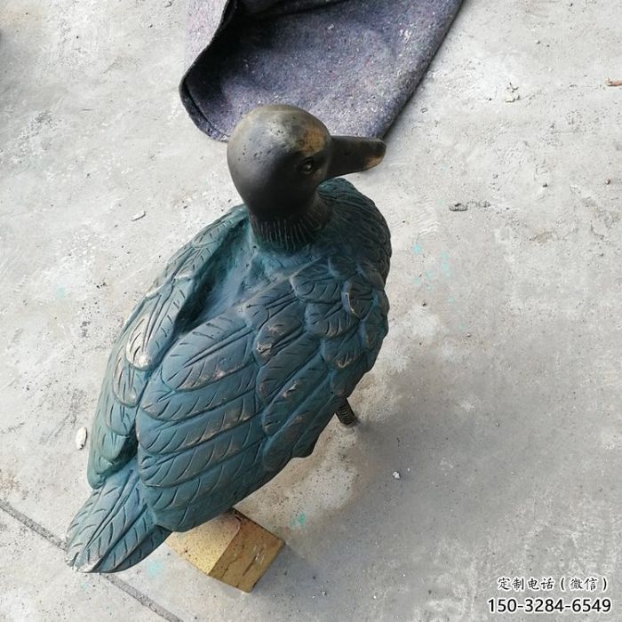 鸭子雕塑厂家，仿真动物， 定制景观美陈摆件