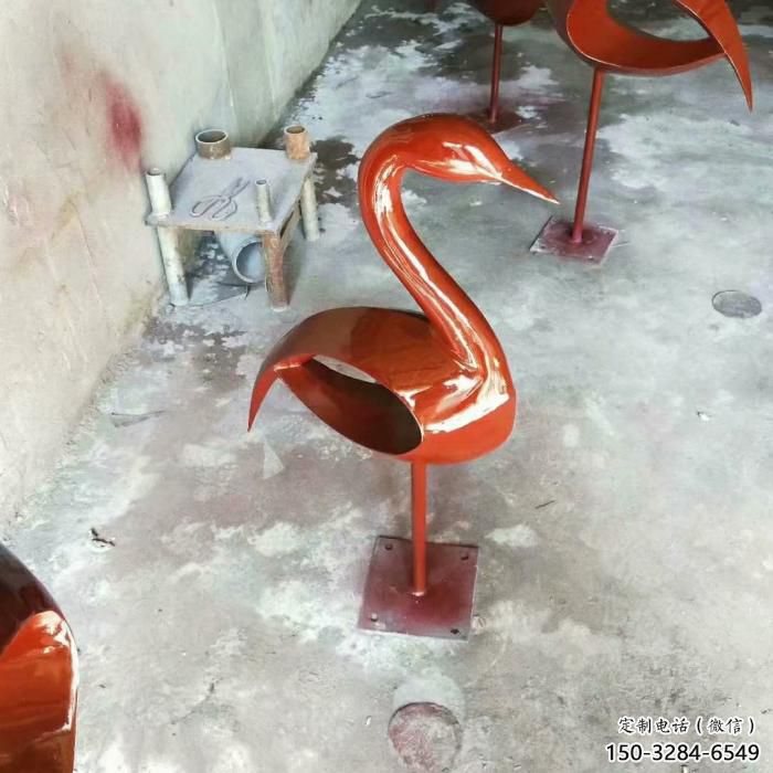 提供园林鸟类雕塑,景观题材,镀铜工艺效果 提供园林鸟类雕塑,景观题材,镀铜工艺效果