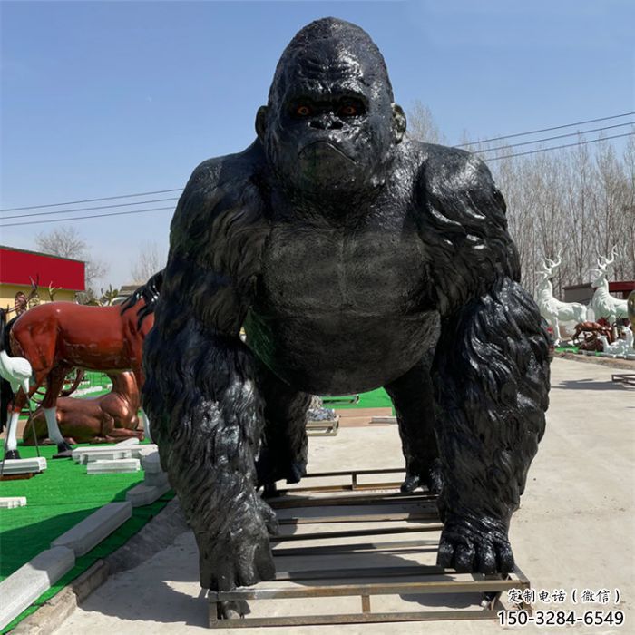 操场猩猩雕塑,公园题材,仿铜工艺 操场猩猩雕塑,公园题材,仿铜工艺