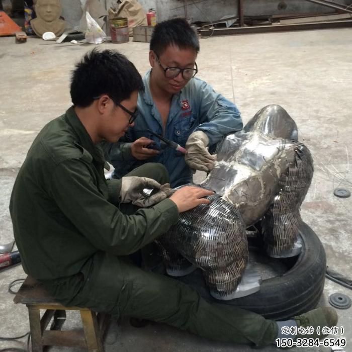 提供幼儿园猩猩雕塑,动物文化,锻造工艺 提供幼儿园猩猩雕塑,动物文化,锻造工艺