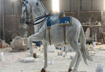 提供战马雕塑厂家，仿真主题，彩绘工艺效果