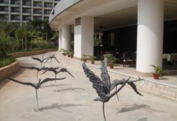 城市大雁雕塑厂家 风景区彩绘雕塑 抽象摆件