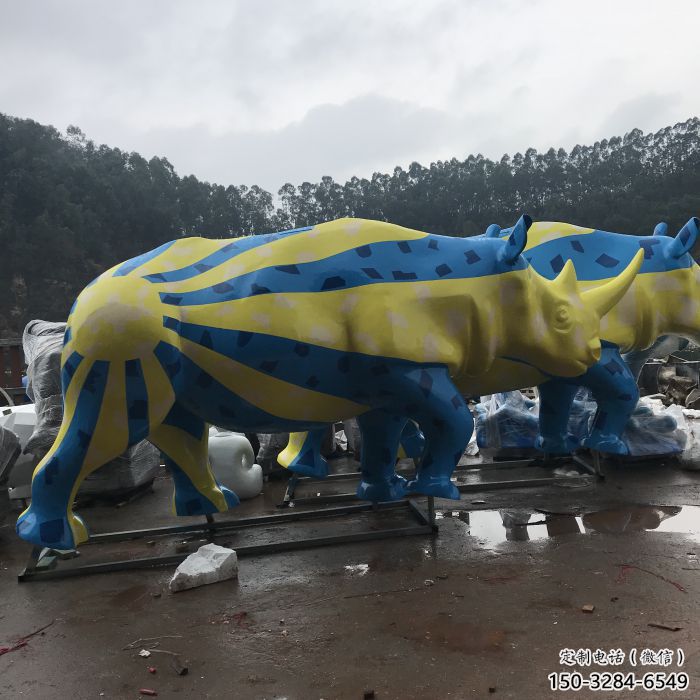 街道犀牛雕塑,彩绘工艺雕塑,公园摆件效果 街道犀牛雕塑,彩绘工艺雕塑,公园摆件效果