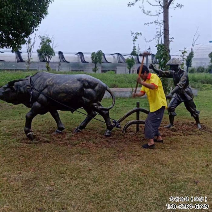 街道老牛雕塑,铸铜农耕雕塑,古铜效果 街道老牛雕塑,铸铜农耕雕塑,古铜效果