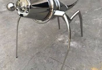 城市蝗虫雕塑厂家，镜面昆虫雕塑，镜面效果