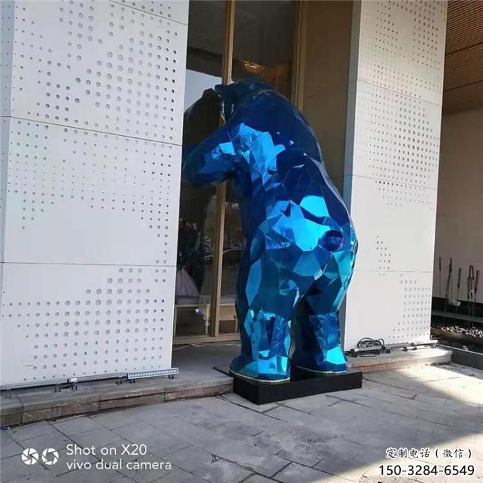城市狗熊雕塑，彩绘雕塑，仿真效果