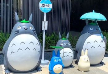 城市龙猫雕塑，动漫雕塑，彩绘效果
