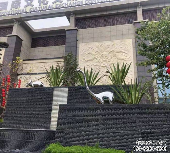 广场恐龙雕塑供需，广场雕塑，景观镜面恐龙雕塑定制
