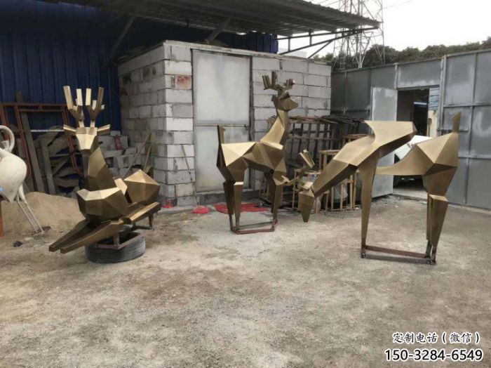 金属小鹿雕塑批发，街头艺术，公园抽象铜鹿雕塑展品