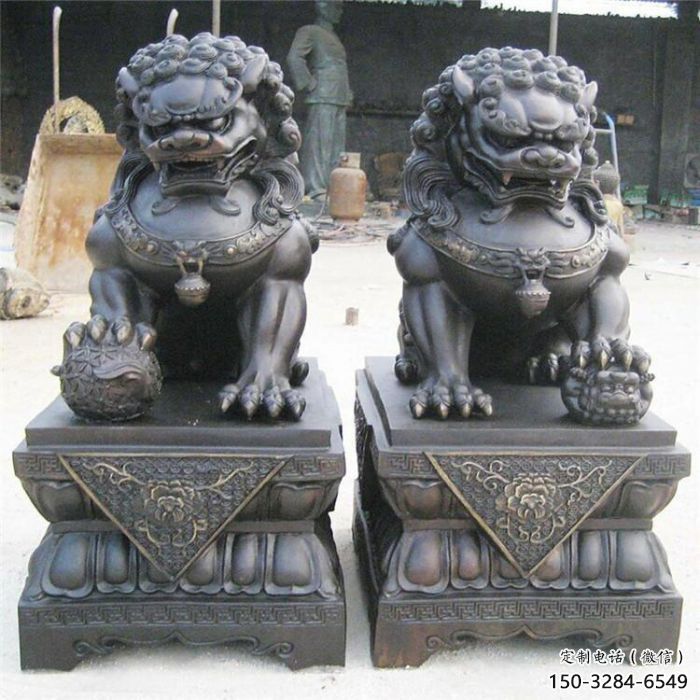 青铜狮子雕塑生产，圆雕系列，仿古蹲狮雕塑生产商