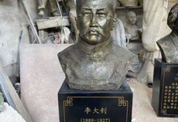 李大钊雕塑