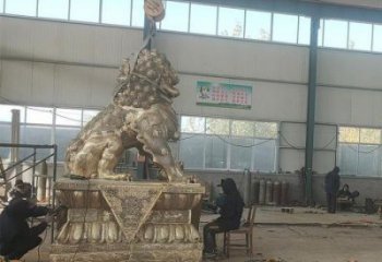 大型狮子雕塑展品，铸铜制作，金属蹲狮雕塑精品