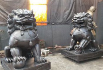 铸铜狮子雕塑展品，景观概念，黄铜蹲狮雕塑优选