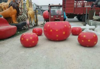 玻璃钢草莓坐凳雕塑生产制作