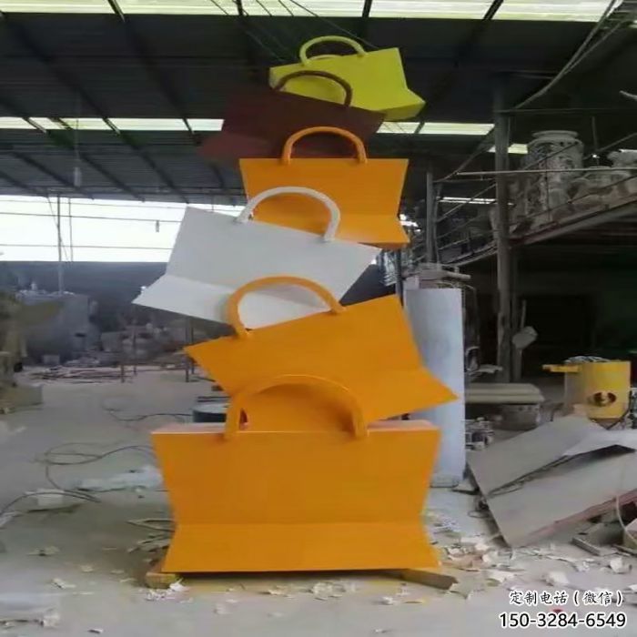 忻州烤漆挎包雕塑制造商,室外软装,景观挎包雕塑制作 忻州烤漆挎包雕塑制造商,室外软装,景观挎包雕塑制作