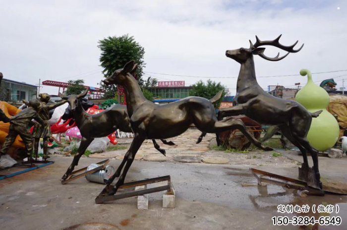 南岸户外小鹿批发，动物雕塑，梅花鹿铜雕塑供求