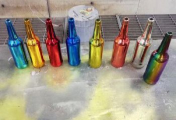 永川公园啤酒瓶雕塑定价，村标概念，玻璃钢啤酒瓶雕塑选用